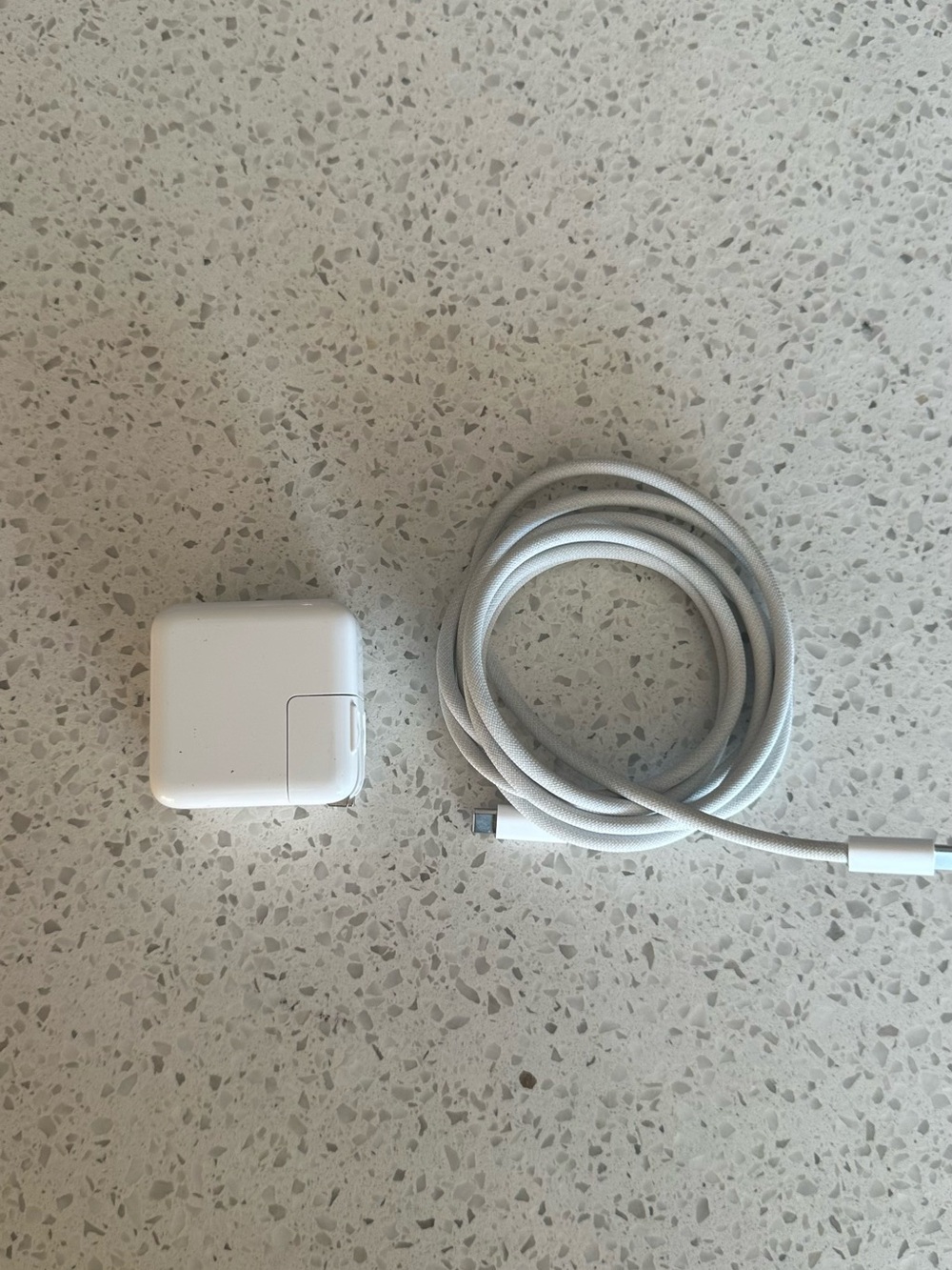 APPLE 30w White USB-C Charging Adapter and Braided Cable